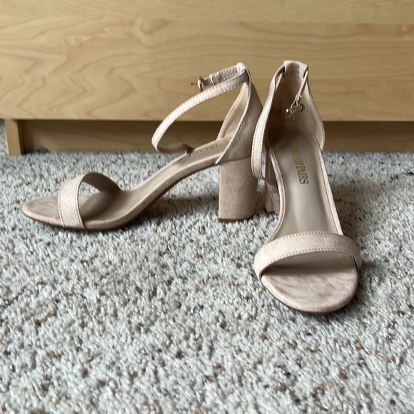 Heels - Picture 3 of 4